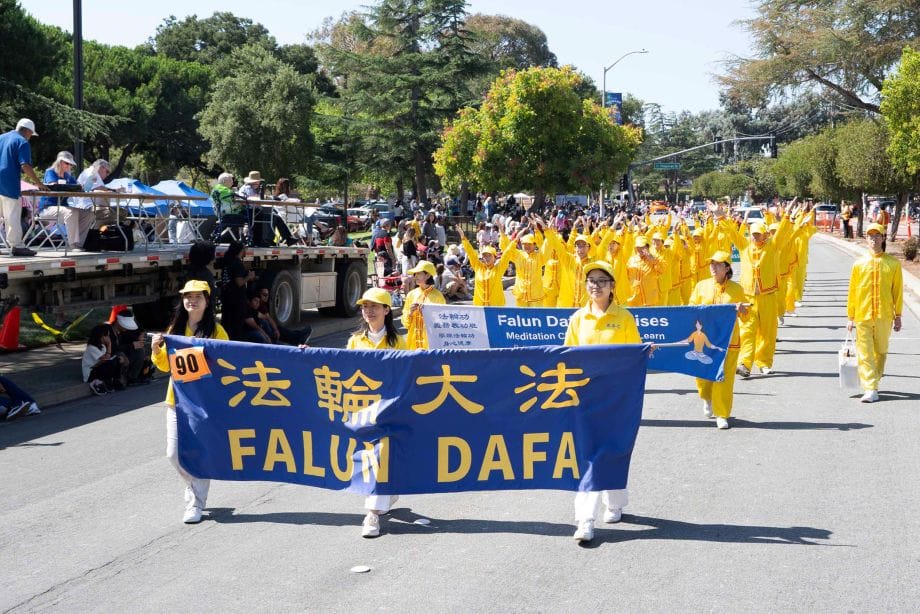 美加州紐瓦克市慶遊行  市長感謝法輪功