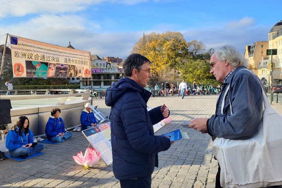 「強烈譴責中共活摘」 比利時民眾聲援法輪功