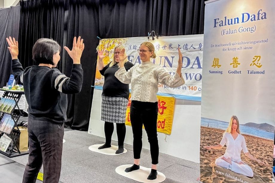 喧囂中遇見寧靜 瑞典人踴躍學煉法輪功