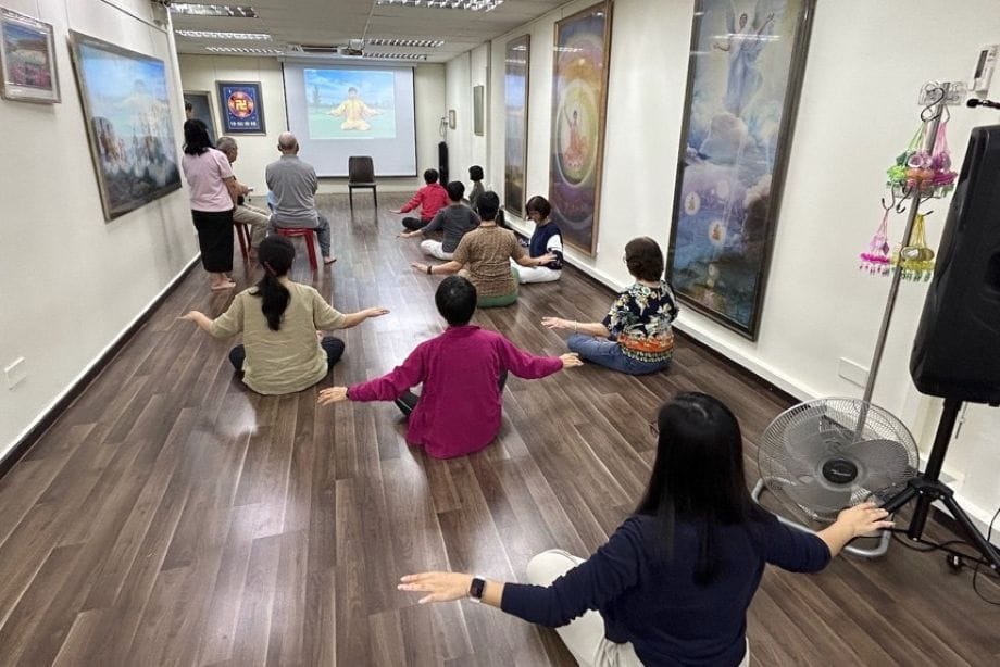 新加坡九天班 新學員身心獲益：能量很強