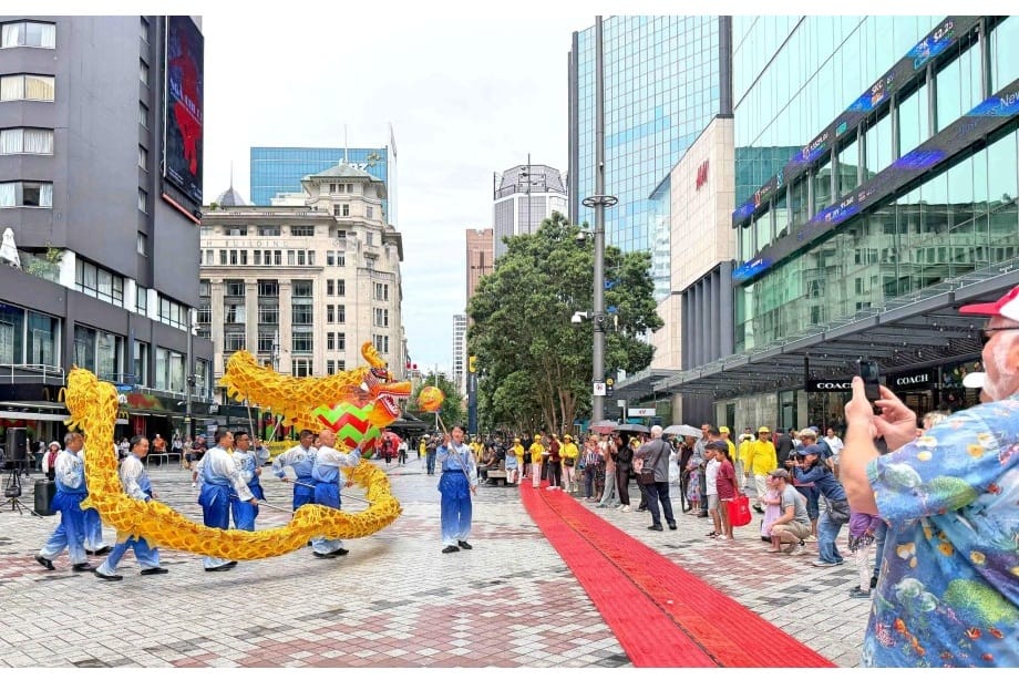 迎新年新西蘭集會  民眾感受法輪功平和能量