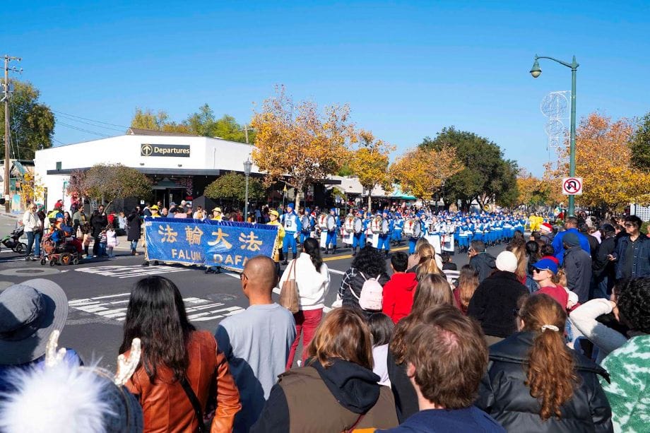美兒童聖誕遊行 法輪功表演溫暖人心  市議員感謝