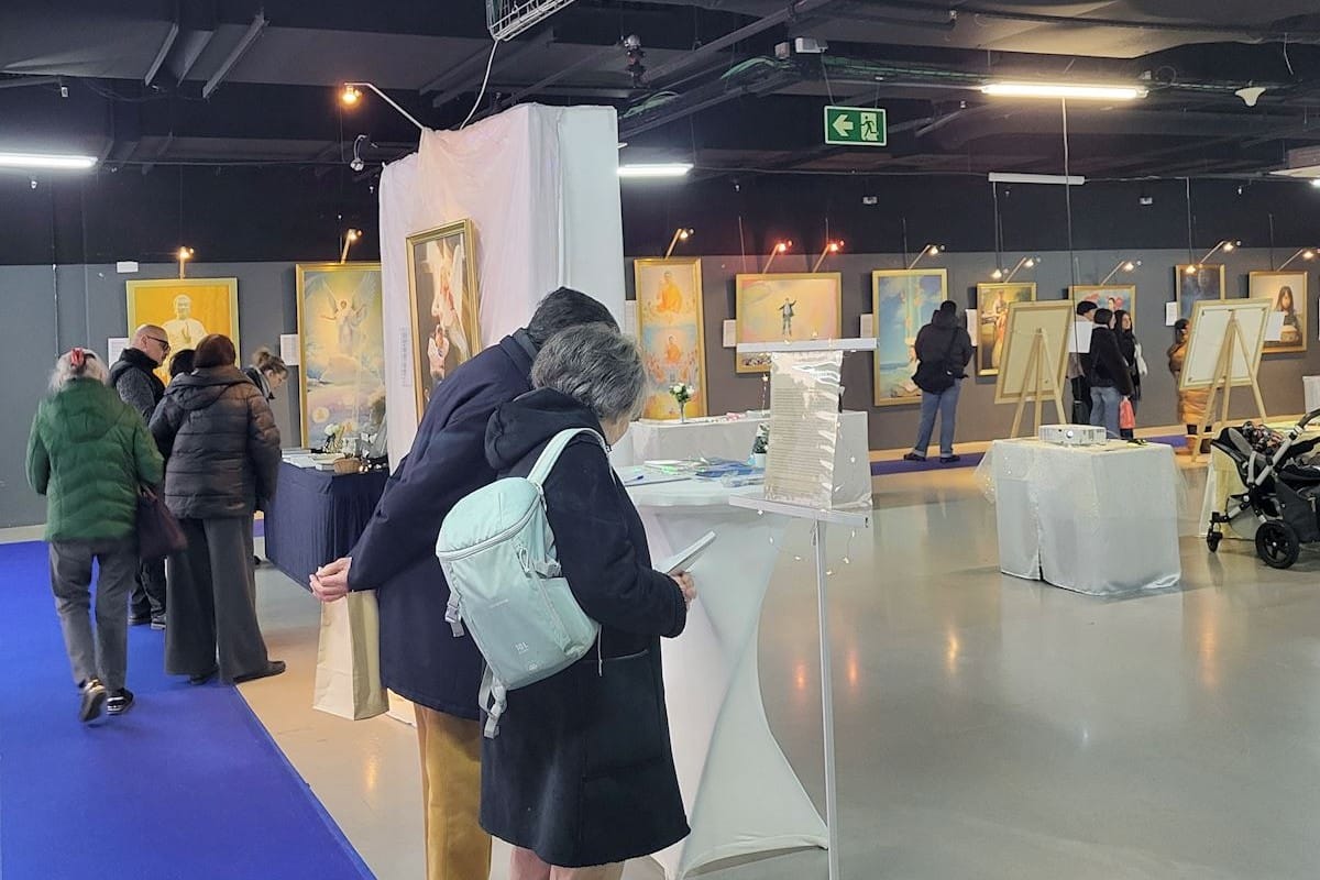 比利時真善忍美展  觀眾感受超越苦難的希望