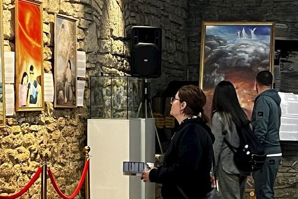 保加利亞王宮夏季美展  傳遞光明