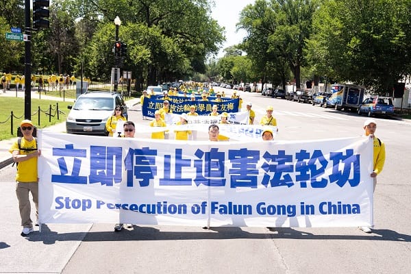 兩千人華府游行  路人共鳴  嘆媒體報道太少