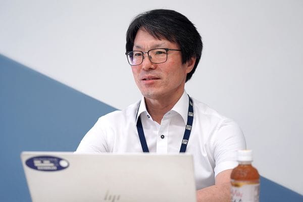 韓國高管：同一個人活出兩種人生